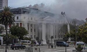 Un incendio se desata en Parlamento de Sudáfrica - El Independiente