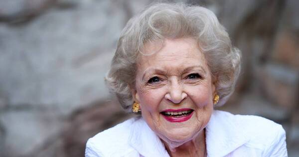 La Nación / Muere la actriz Betty White a los 99 años