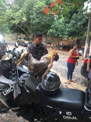 Crónica / Lince alzó a abuelita enferma para llevarla al hospital