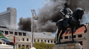 Diario HOY | La Asamblea Nacional sudafricana, totalmente destruida en incendio