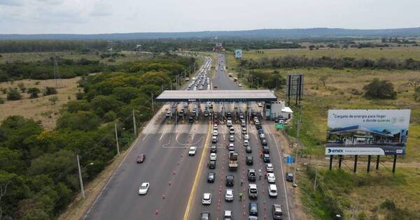 La Nación / Mucho movimiento vehicular en ruta el primer domingo del año