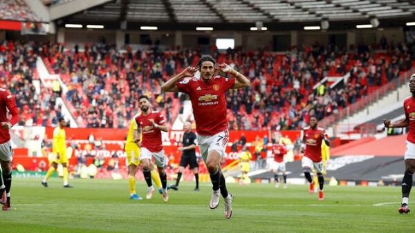 Manchester United descarta la salida de Cavani