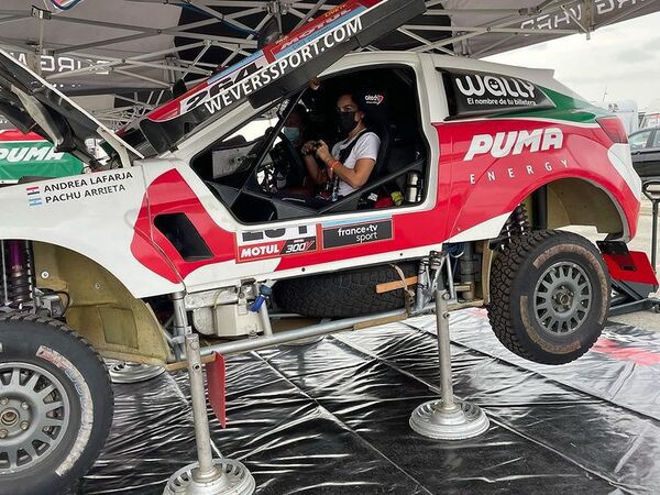 Dakar: Andrea Lafarja, con problemas de embrague - Automovilismo - ABC Color