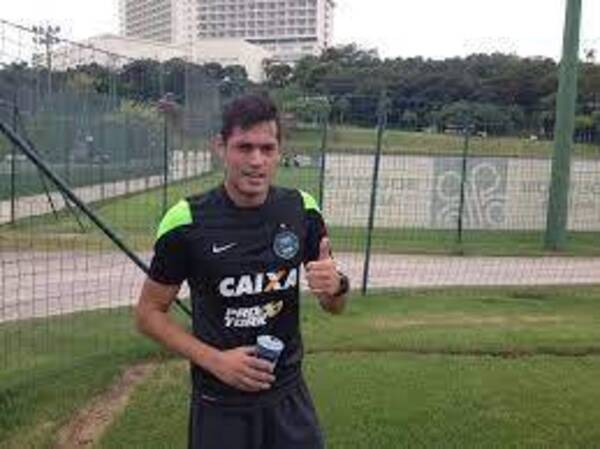 Crónica / Lucho Cáceres es de Ameliano