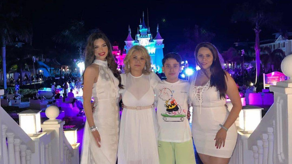 Crónica / Nadia Ferreira llevó a su familia a Punta Cana