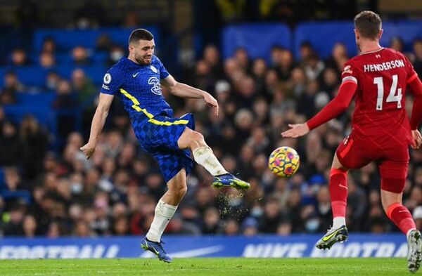 Festeja Manchester City: Chelsea y Liverpool empatan en un partidazo