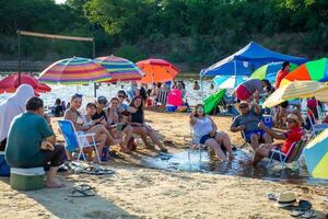 Miles de turistas ingresaron a la playa municipal Paraíso de Villa Florida pero sin considerar el protocolo sanitario - Nacionales - ABC Color