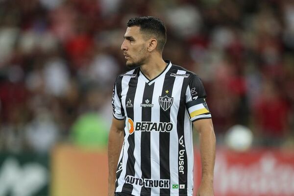 Mineiro recibe oferta de 8 millones de euros por Junior Alonso - Fútbol - ABC Color