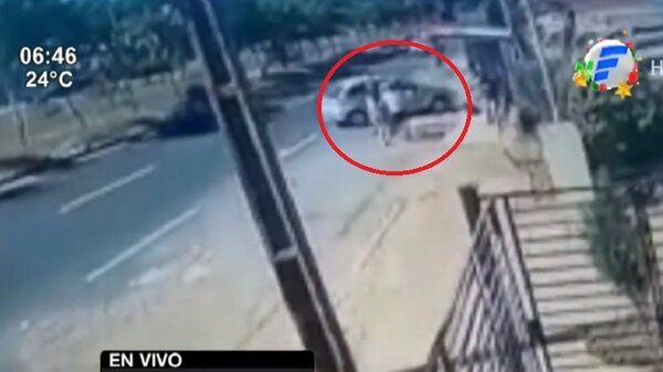 Salvaje ataque a una mujer en plena parada de ómnibus en Asunción | Noticias Paraguay