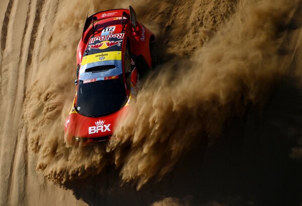 Loeb golpea la mesa y gana la etapa 2 en autos