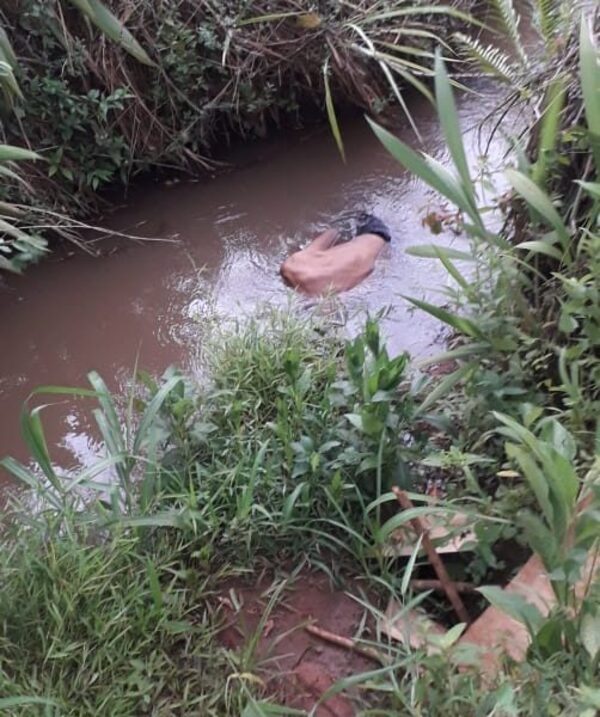Anciano fue a buscar agua de arroyo y terminó muerto