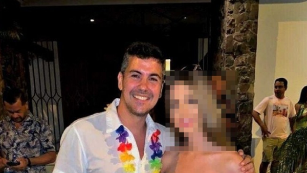 Peña y Alliana, presentes en polémica Fiesta Hawaiana