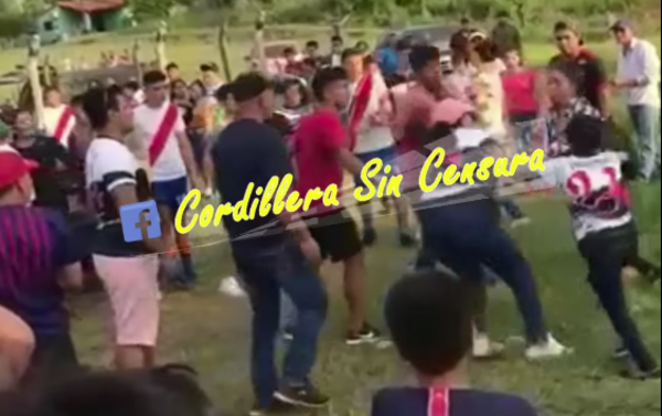 Batalla campal ensombrece jornada de fútbol en la Liga de Tobatí
