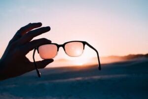 “Protege tus ojos de los rayos UV durante el verano” aconseja Salud