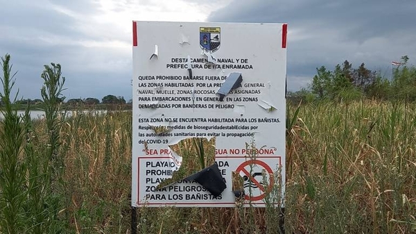 Diario HOY | Playa de Itá Enramada está clausurada, pero la gente acude a bañarse