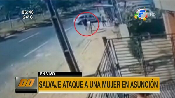 Joven es atacada por su ex pareja con violencia en una parada de bus