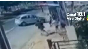 Quiso meter en su coche a su ex a la fuerza