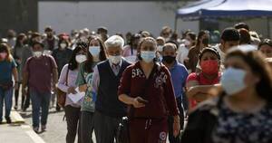 La Nación / Ómicron ya es el virus más contagioso del planeta, afirma experto