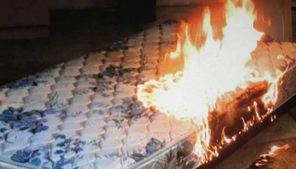 Crónica / Oikó la sarambí: Se peleó con su ména y prendió un colchón