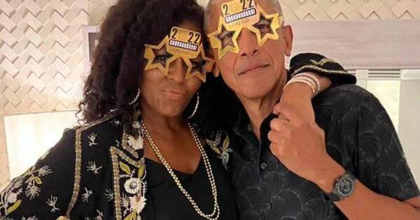 La Nación / La festiva imagen viral de Michelle y Barack Obama para arrancar el 2022