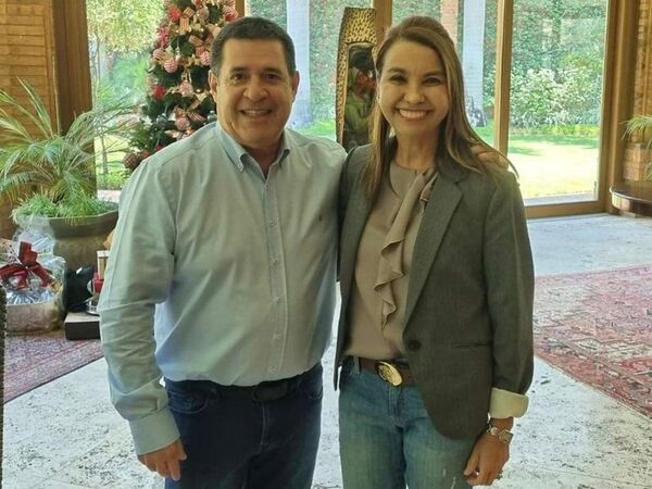 Llueven críticas a directora del Registro Electoral, que se reivindica “hurrera” junto a Cartes - Nacionales - ABC Color