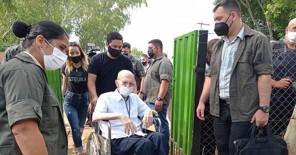 La Nación / Falleció pa’i Oliva, el sacerdote de los bañadenses