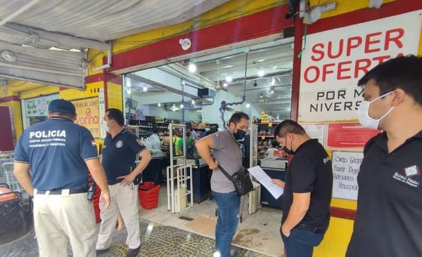 Diario HOY | Allanan local comercial e incautan vinos y quesos de contrabando