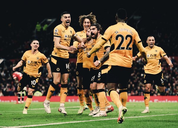 Los Wolves infligen la primera derrota al Manchester United de Rangnick