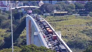 Medida de fuerza de la Receita Federal disminuye flujo de camiones en la frontera - ABC en el Este - ABC Color