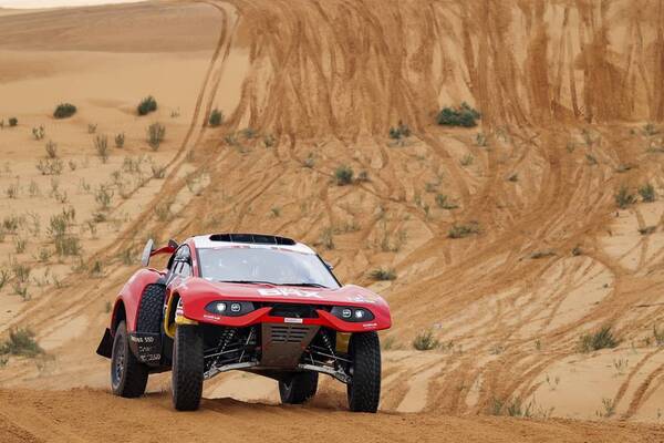 Loeb pasa al frente y Lafarja vuelve al ruedo