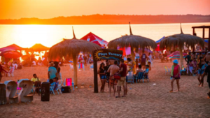 Unos 20.000 turistas coparon las playas de Carmen del Paraná
