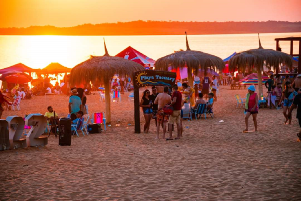 Unos 20.000 turistas coparon las playas de Carmen del Paraná