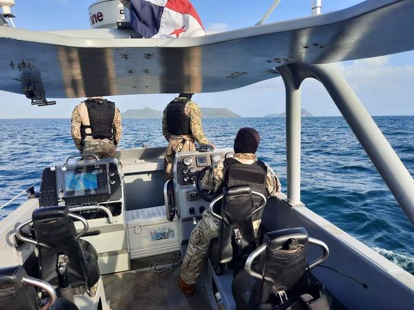 Rescatan a 3 de los 5 ocupantes de una avioneta que cayó al mar en Panamá - Mundo - ABC Color