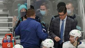 Aficionada al hockey le descubre un cáncer en la cabeza a un asistente de los Vancouver Canucks