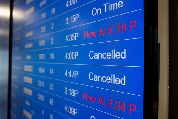 Aeropuertos de EE.UU. acaparan ya dos tercios de las cancelaciones de vuelos
