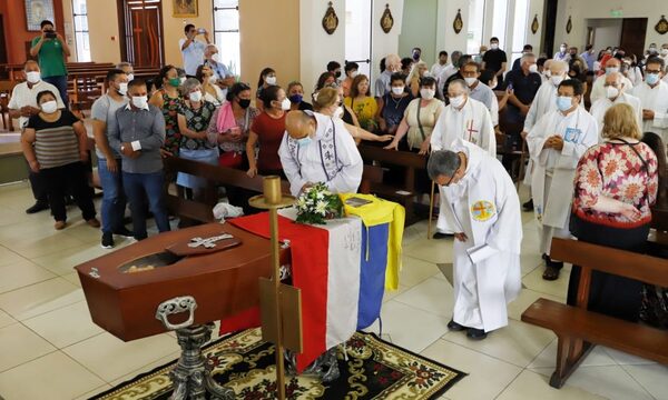 Despiden al pa`i Oliva en Cristo Rey