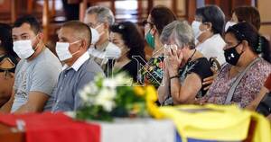 La Nación / En emotiva misa despiden los restos del pa’i Oliva