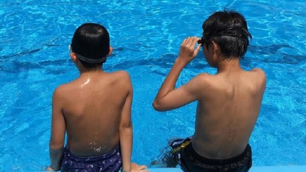 Piscina, calor y polvo en el ambiente disparan consultas por conjuntivitis en niños | Noticias Paraguay