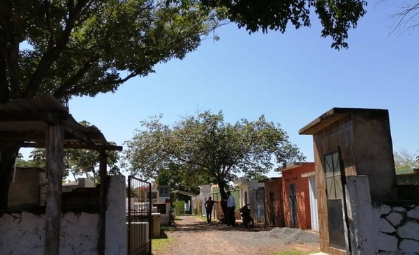 Diario HOY | Profanaron seis tumbas en cementerio de Luque: sindican a adicto como responsable