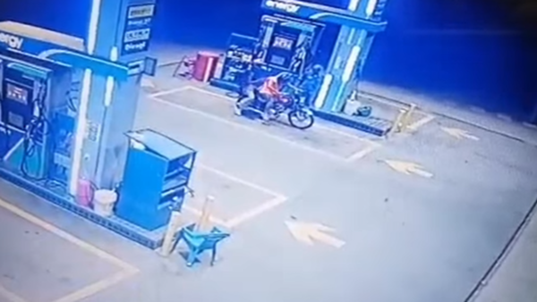 Cargaron combustible y le clavaron al playero para no pagar