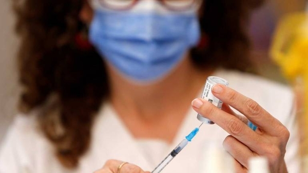 Diario HOY | OMS ve prematuro considerar una vacuna específica contra variante ómicron
