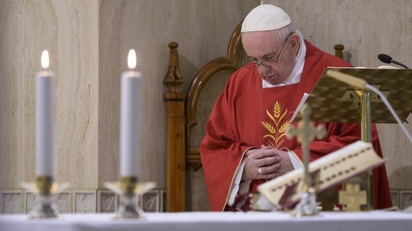 Diario HOY | Papa reza por los enfermos y lamenta que los tratamientos médicos "sean un lujo" de ricos