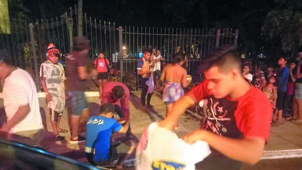 Barra azulgrana llevó comida a indígenas en estas fiestas