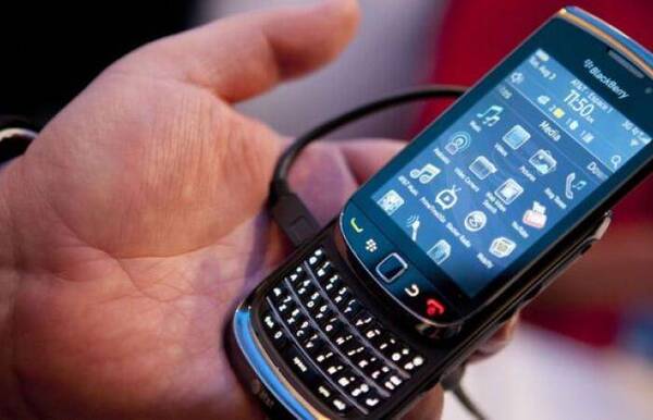 Crónica / Ñandereja los viejos celus BlackBerry en este 2022