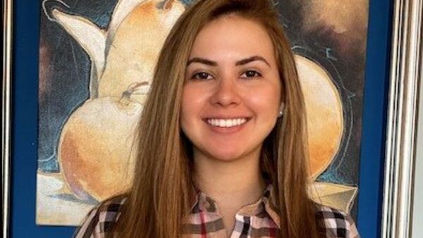 Joven paraguaya se destaca trabajando en la compañía de Elon Musk, Tesla