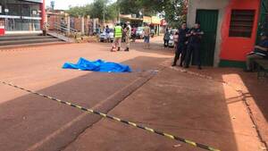 Crónica / Ho'a de la carrocería de un camión y murió al chocar por el asfalto