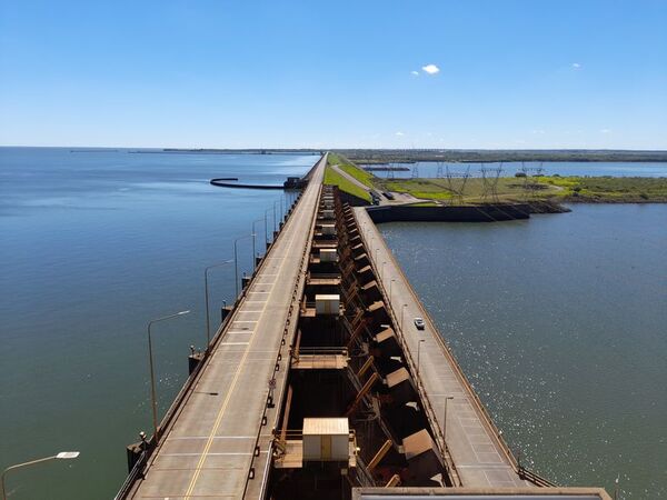 Paraguay aprovechó en 2021 el 17,3% de la energía de que produjo Yacyretá, Argentina el 82,7% - Nacionales - ABC Color