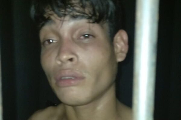 Exconvicto es demorado por vecinos tras intentar robar en una casa
