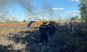 Bomberos controlan incendio en Itacurubí de la Cordillera