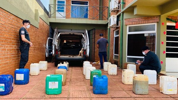 Retienen vehículo que contrabandeaba más de 200 litros de combustible